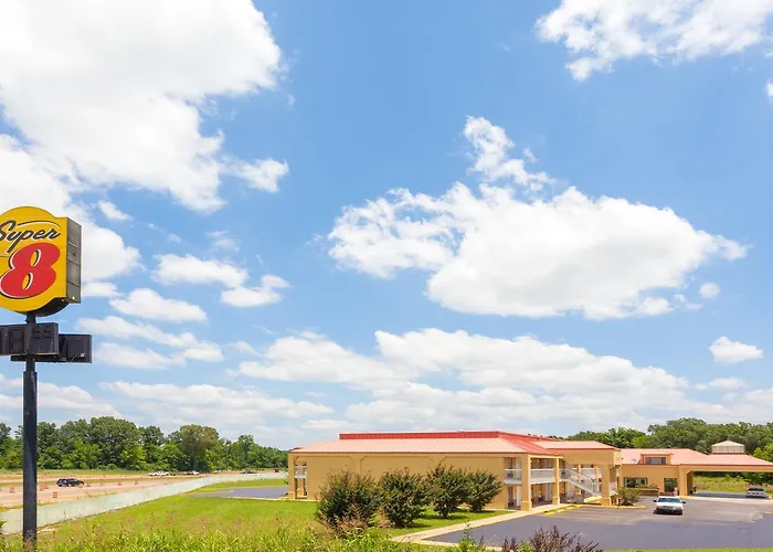 Super 8 By Wyndham Madison/Ridgeland Area