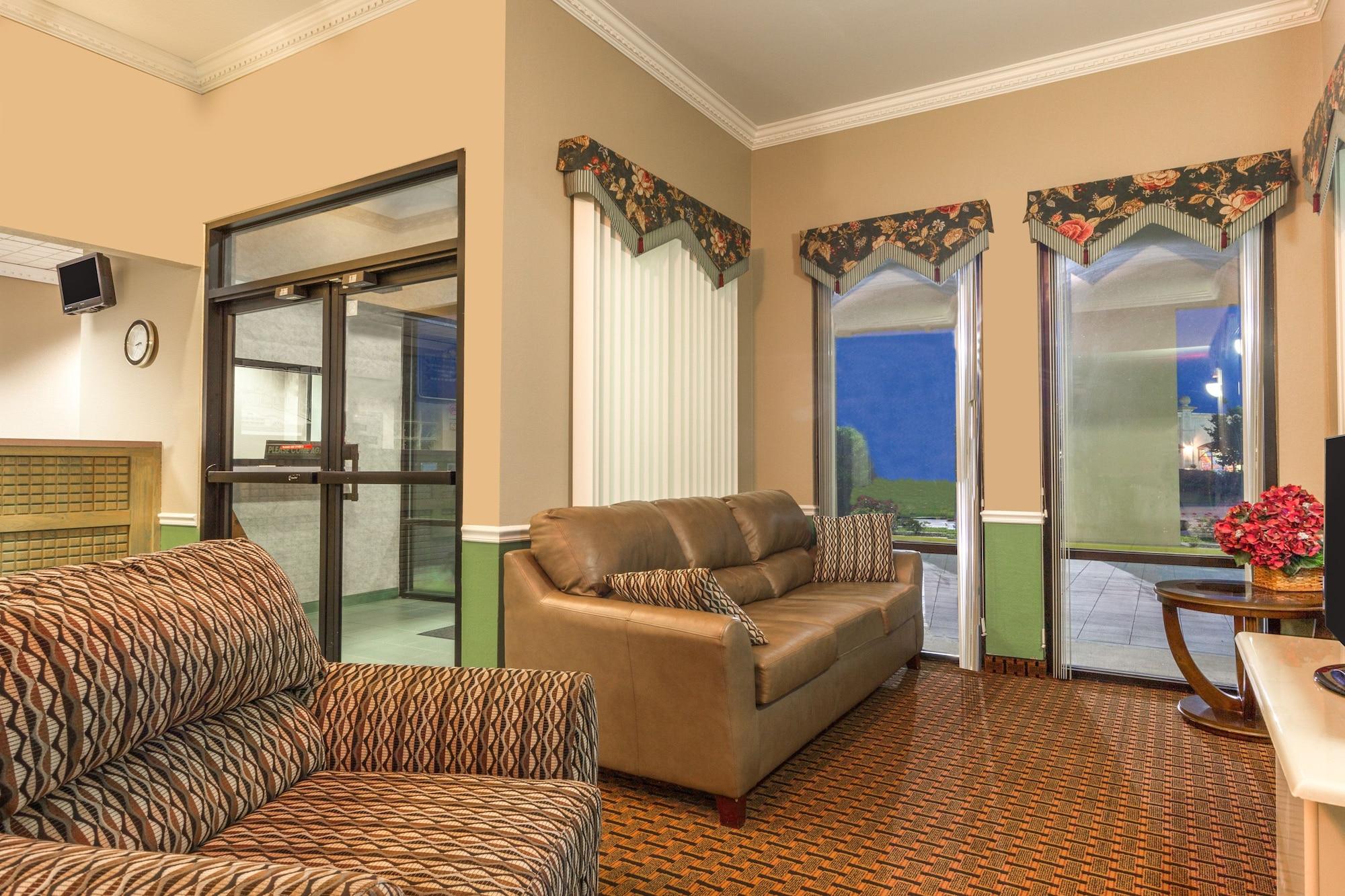 Hotel Super 8 By Wyndham Madison/ridgeland Area