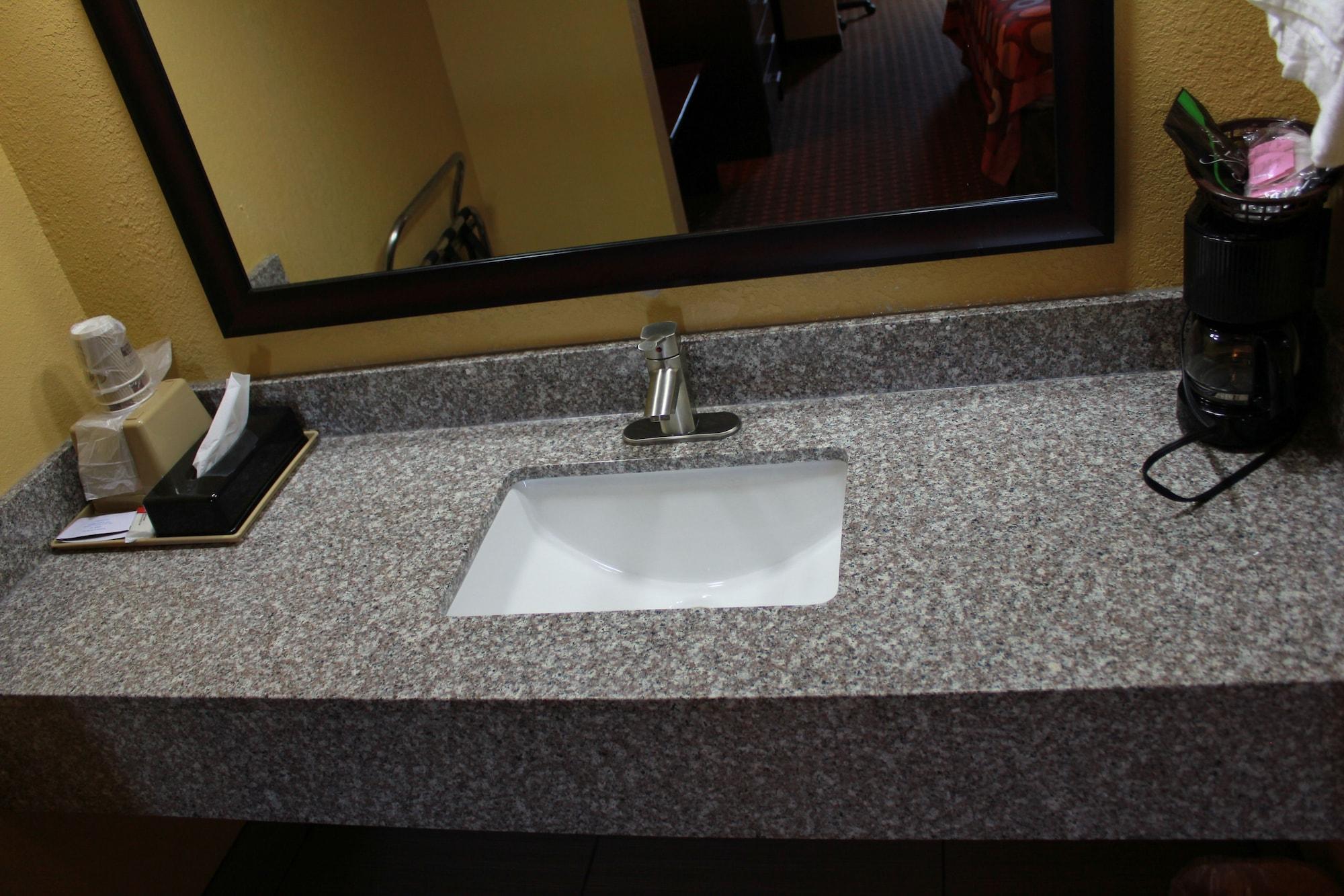 Super 8 By Wyndham Madison/ridgeland Area Madison