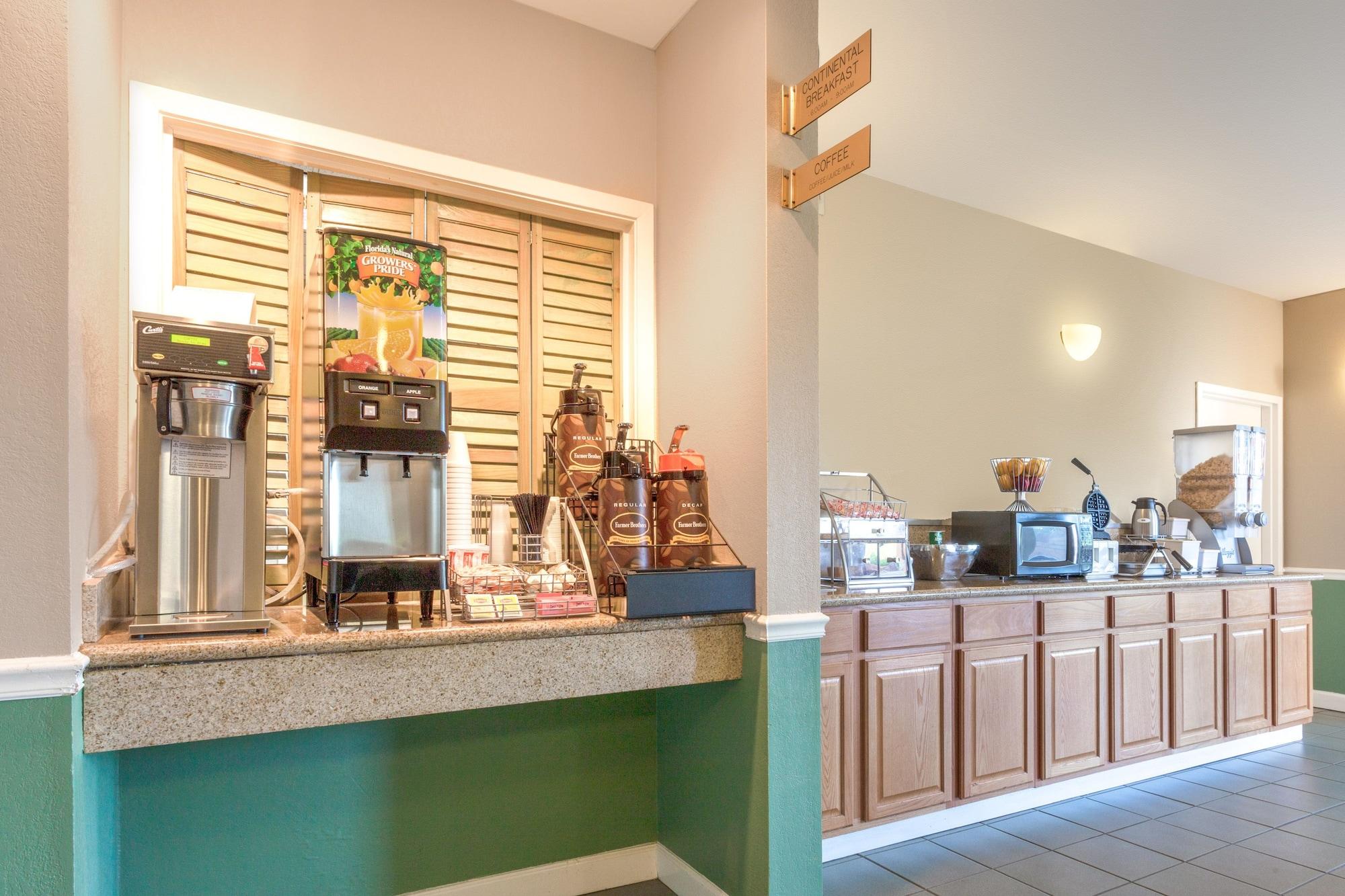 Hotel Super 8 By Wyndham Madison/ridgeland Area