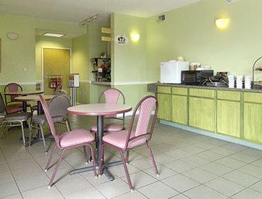Hotel Super 8 By Wyndham Madison/ridgeland Area Madison
